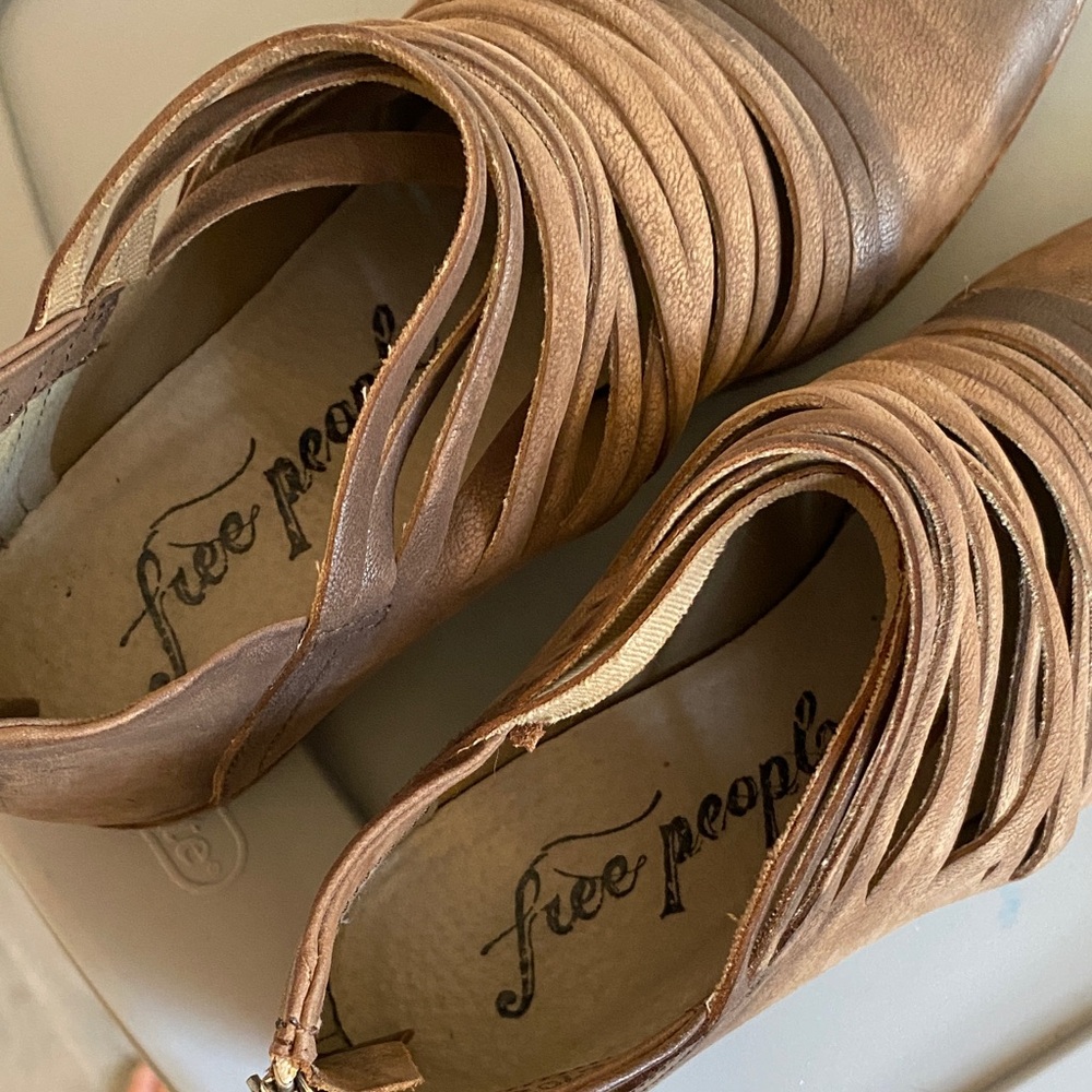Free People Brown Leather Women’s Boots like new - Picture 9 of 14